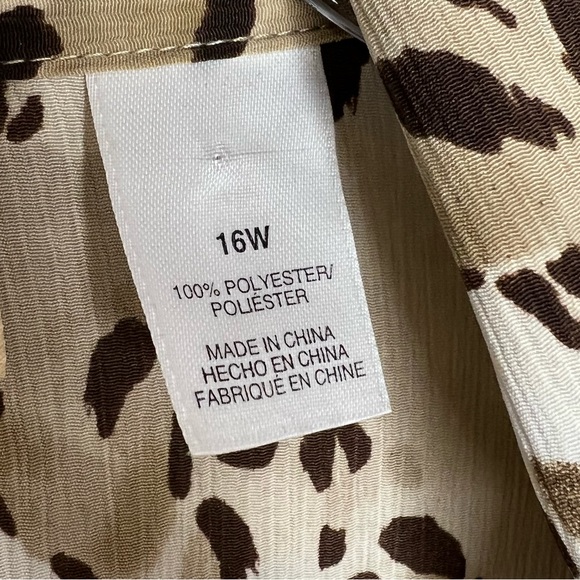 Alfred Dunner collar button down shirt/blouse. Multi-print/animal like print. - Picture 5 of 6